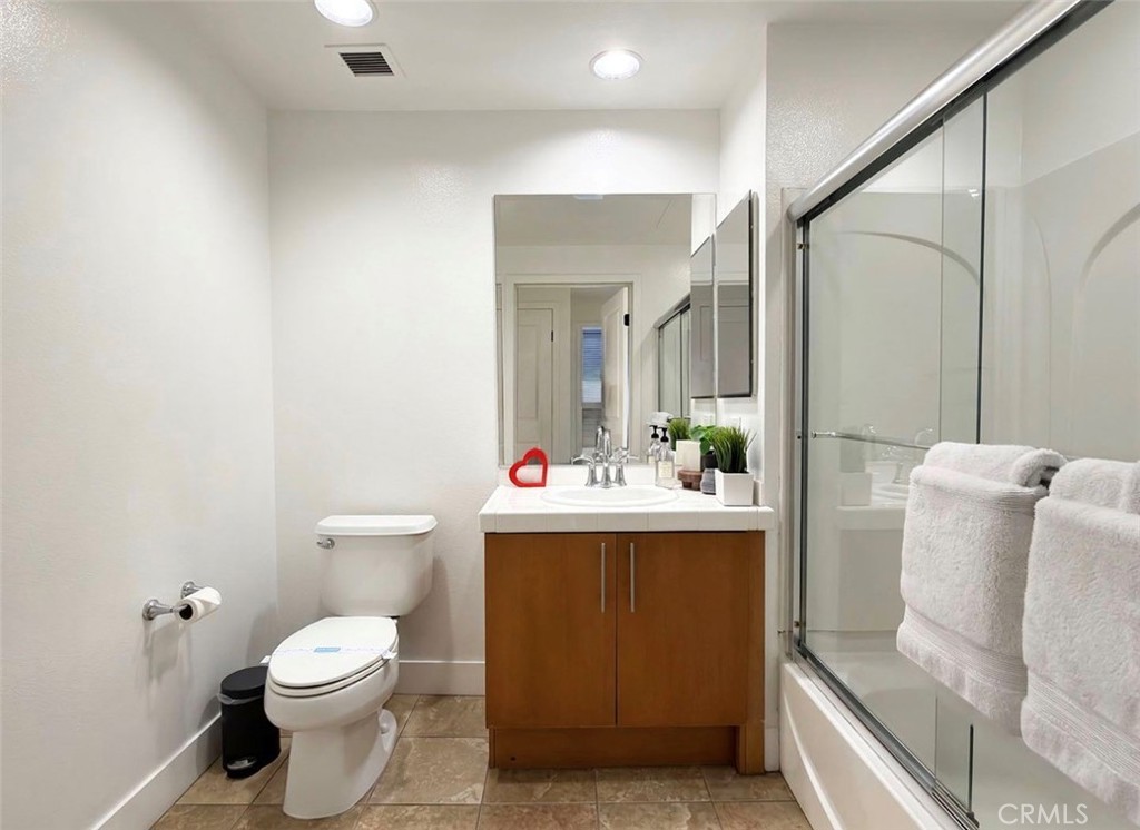 150 The Promenade N Property Photo 8