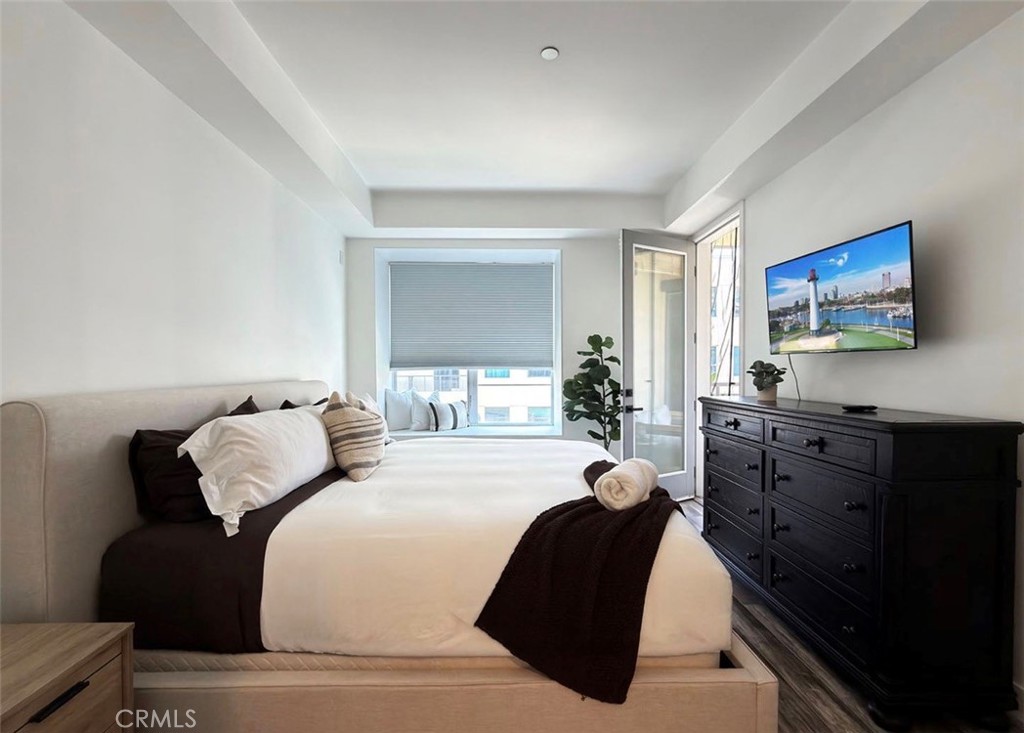 150 The Promenade N Property Photo 12