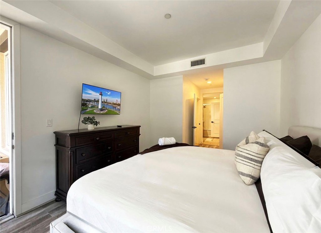 150 The Promenade N Property Photo 13