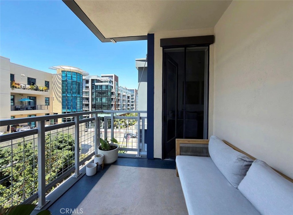 150 The Promenade N Property Photo 15