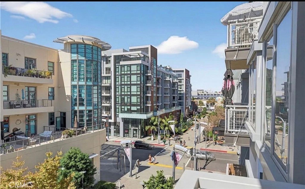 150 The Promenade N Property Photo 16