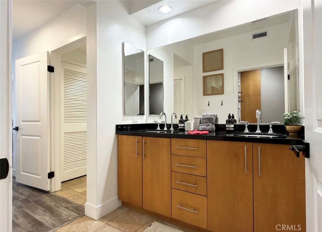 150 The Promenade N Property Photo 18