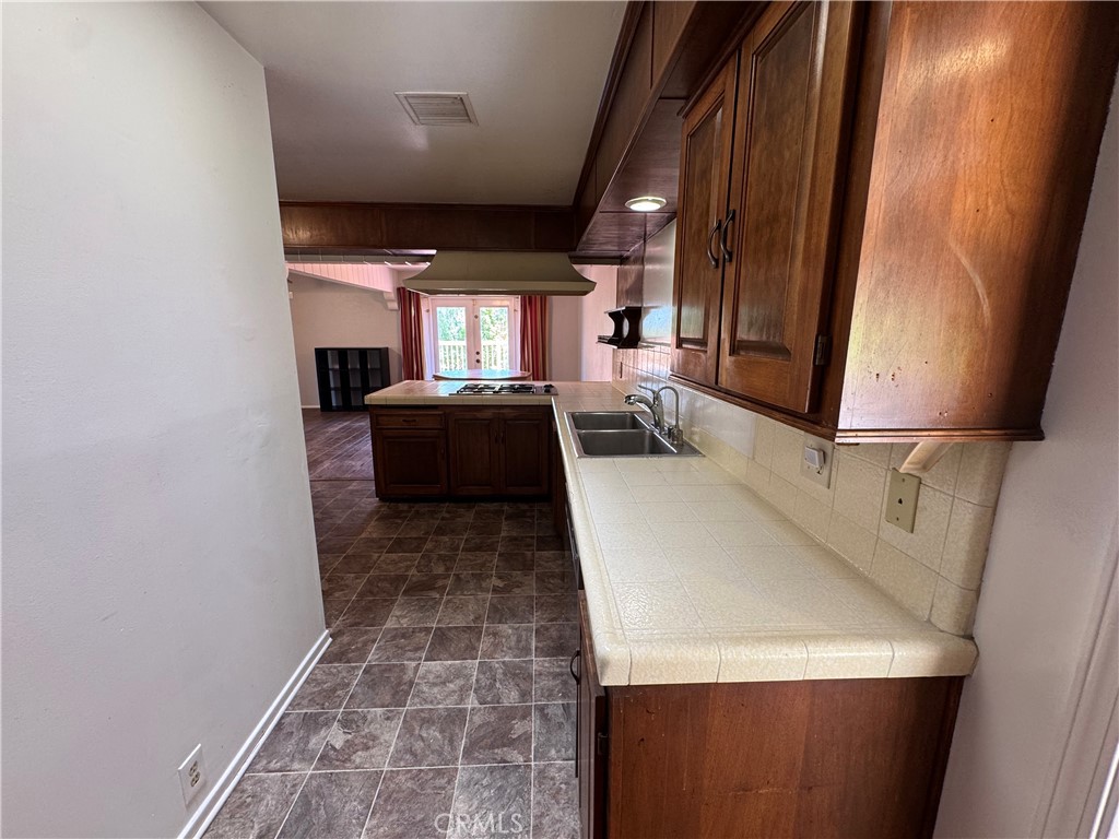 21015 Cantel Property Photo 9
