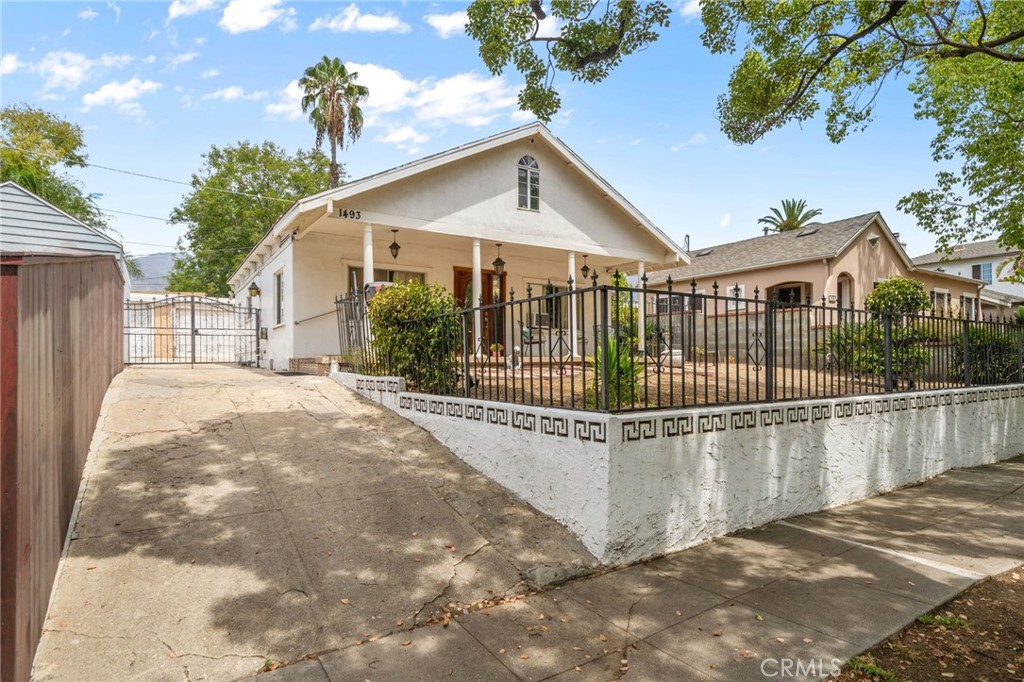 1493 Whitefield Property Photo 3