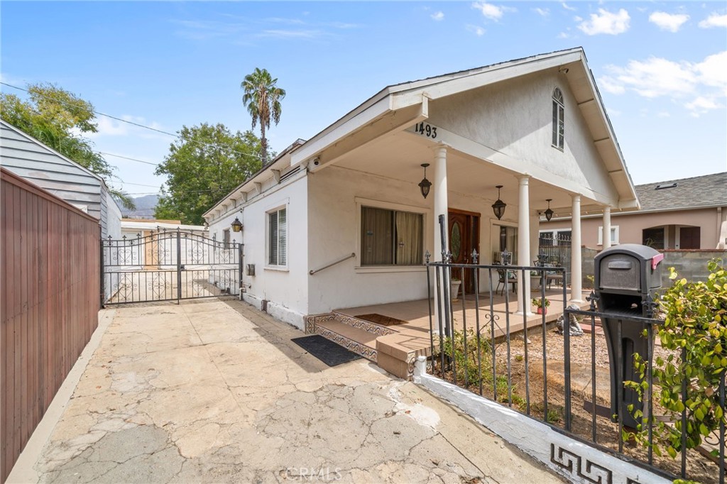 1493 Whitefield Property Photo 4