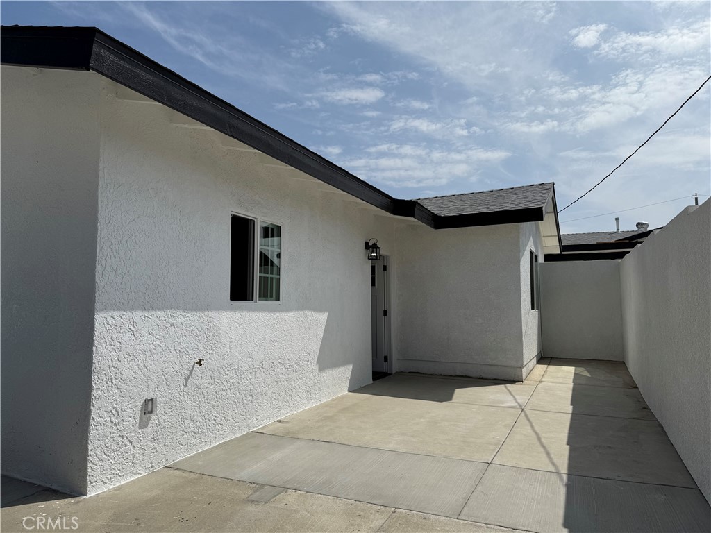 9452 Rose Avenue B Property Photo 1