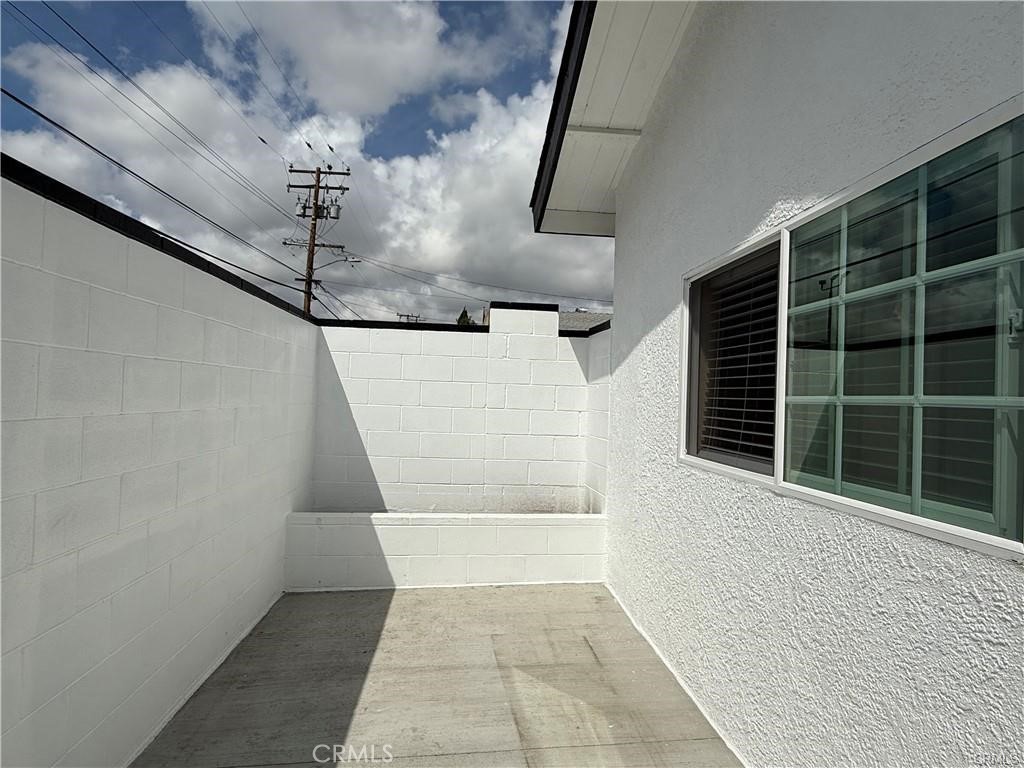 9452 Rose Avenue B Property Photo 7