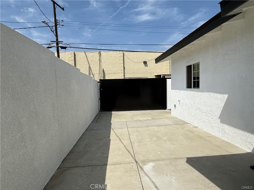 9452 Rose Avenue B Property Photo 9