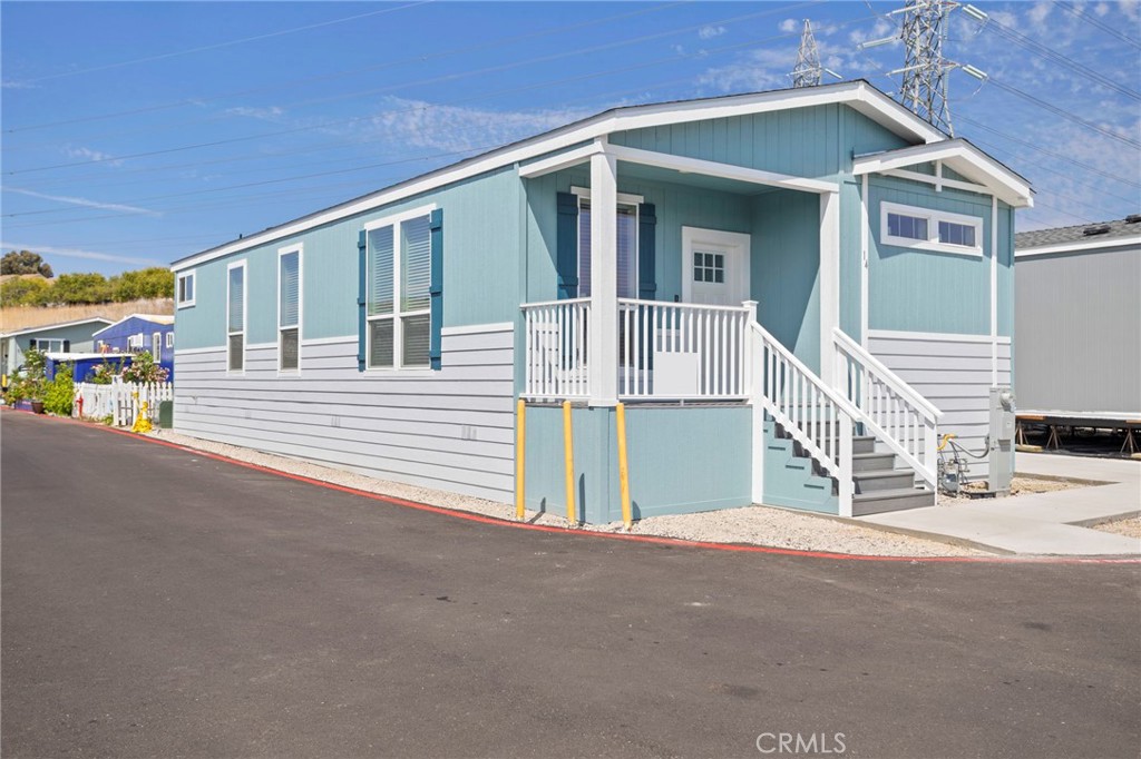 3030 Oceanside Boulevard 14 Property Photo 2