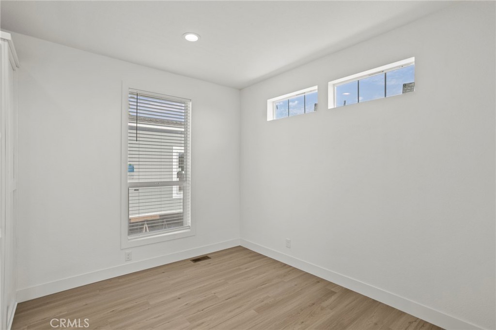 3030 Oceanside Boulevard 14 Property Photo 16