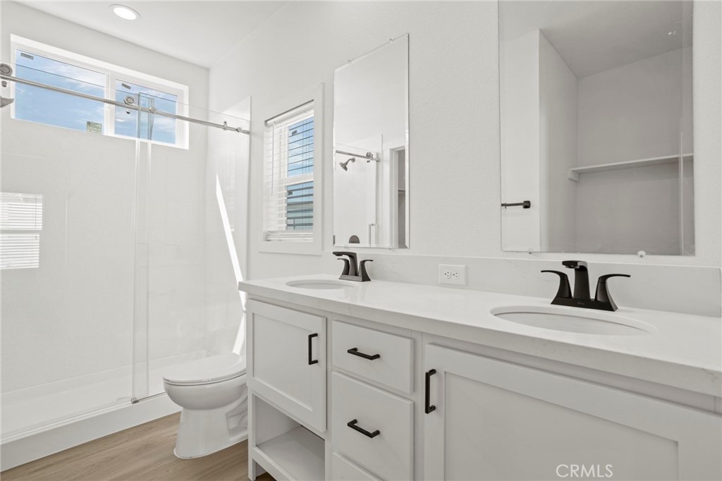 3030 Oceanside Boulevard 14 Property Photo 23