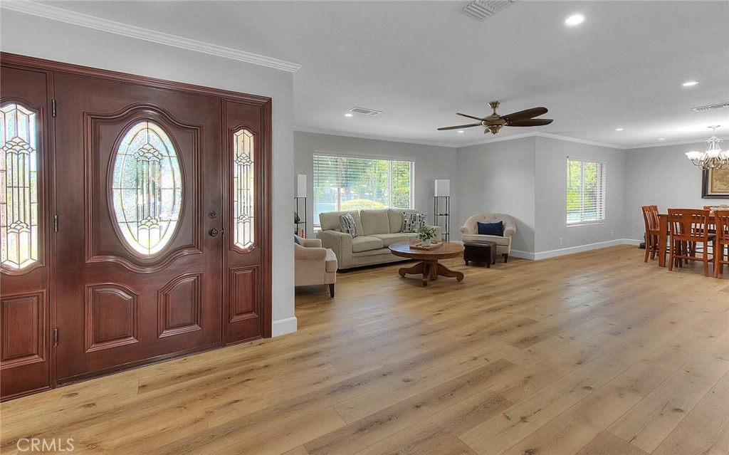 5606 Dover Street Property Photo 6