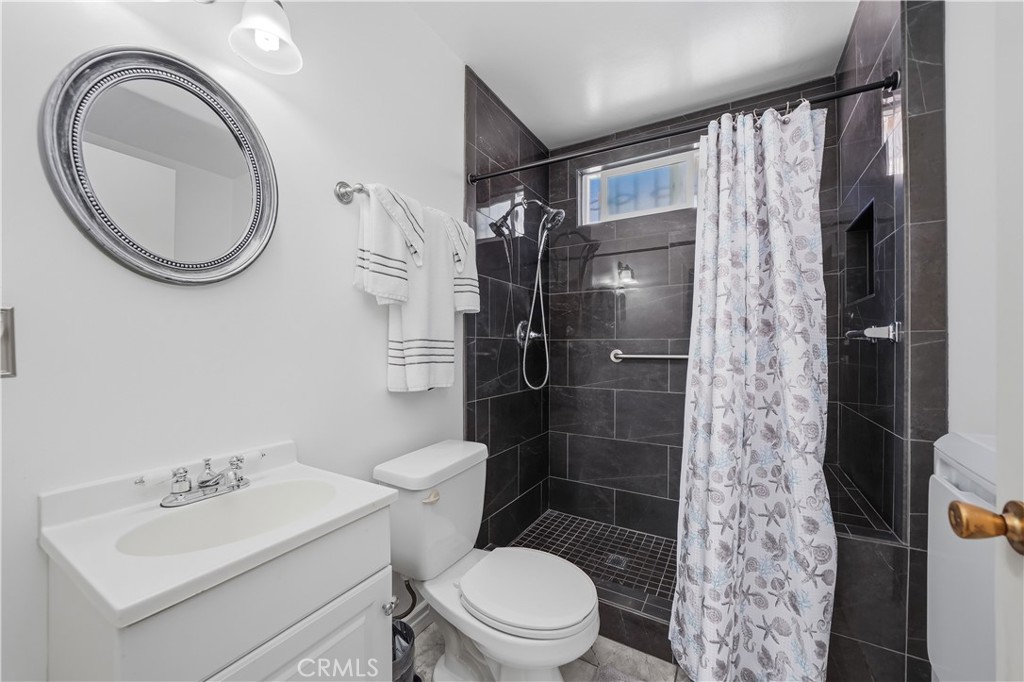 1519 E 41st Property Photo 13