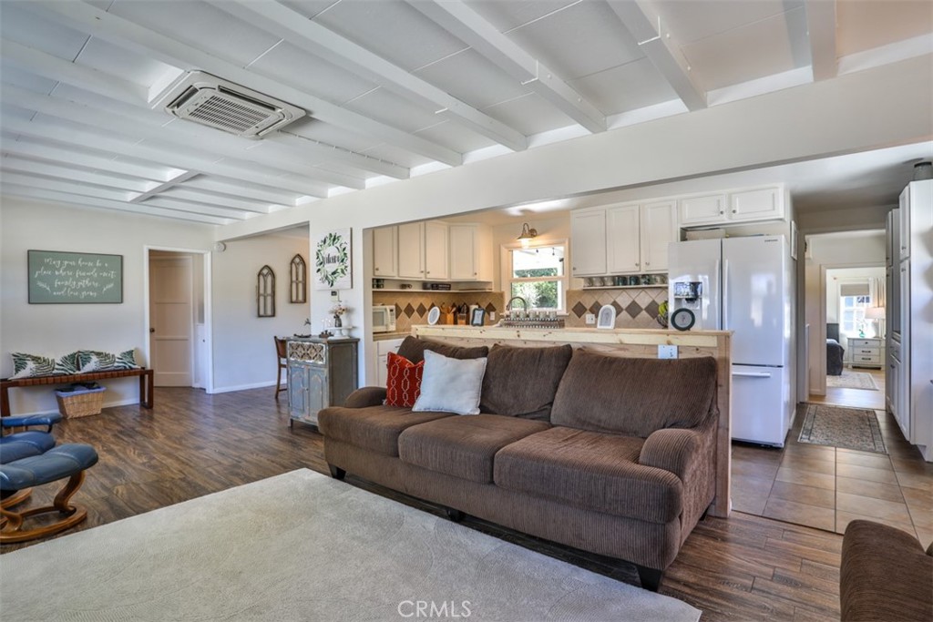 26755 Hemet Street Property Photo 6