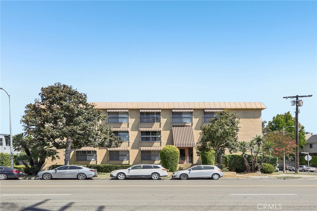 11507 Moorpark Street #305 Property Photo 1