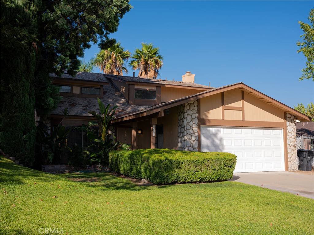 2404 Hyatt Property Photo 1