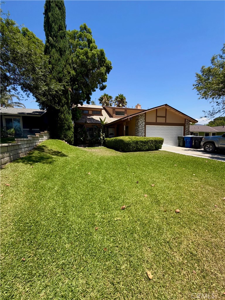 2404 Hyatt Property Photo 3