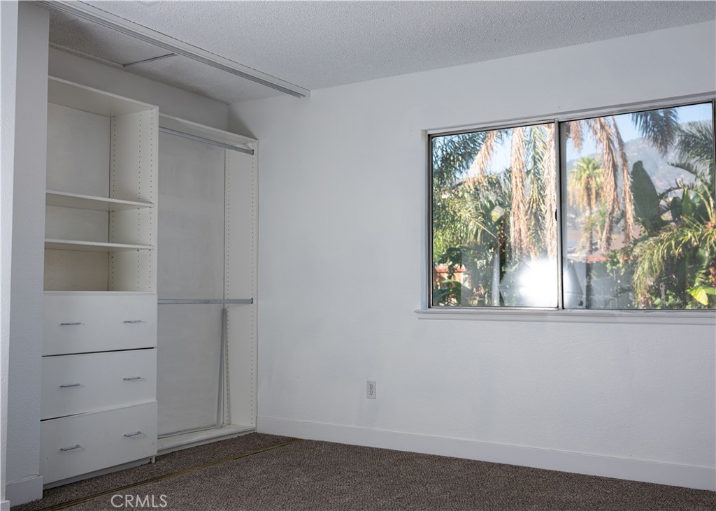 2404 Hyatt Property Photo 31