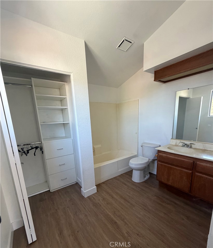 2404 Hyatt Property Photo 33