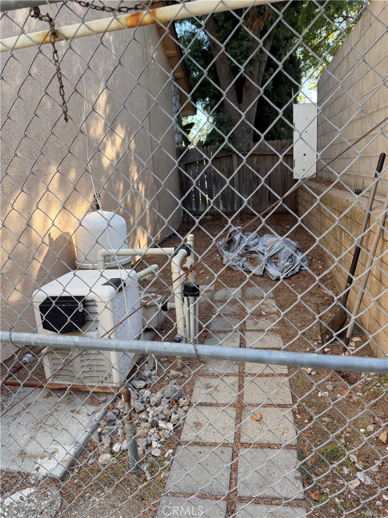 2404 Hyatt Property Photo 42