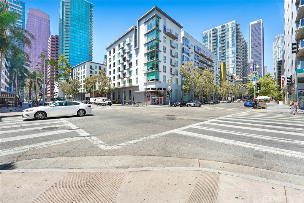645 W 9th Street 314 Property Photo