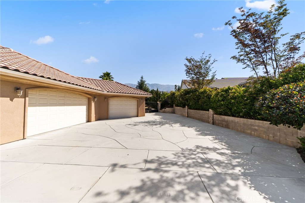 38136 Butterfly Court Property Photo 11