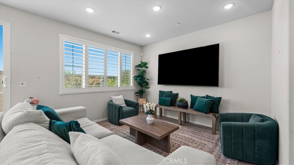 2015 Bergamot Street Property Photo 4