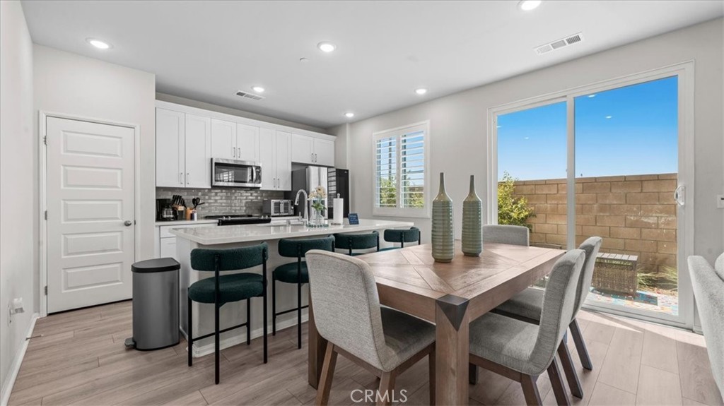 2015 Bergamot Street Property Photo 7
