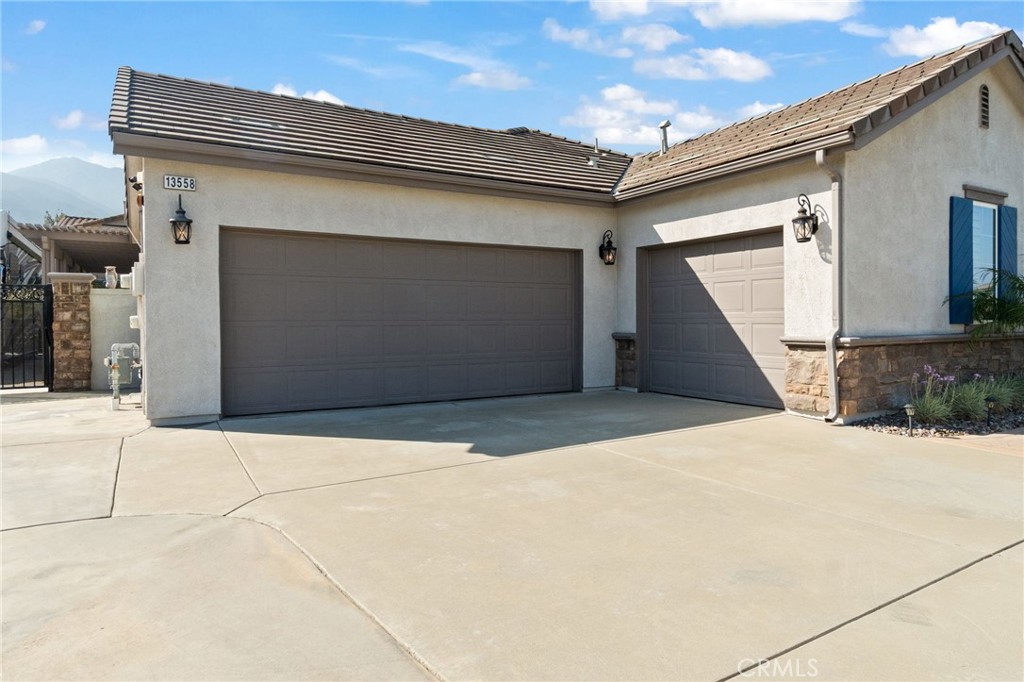 13558 Applegate Court Property Photo 3
