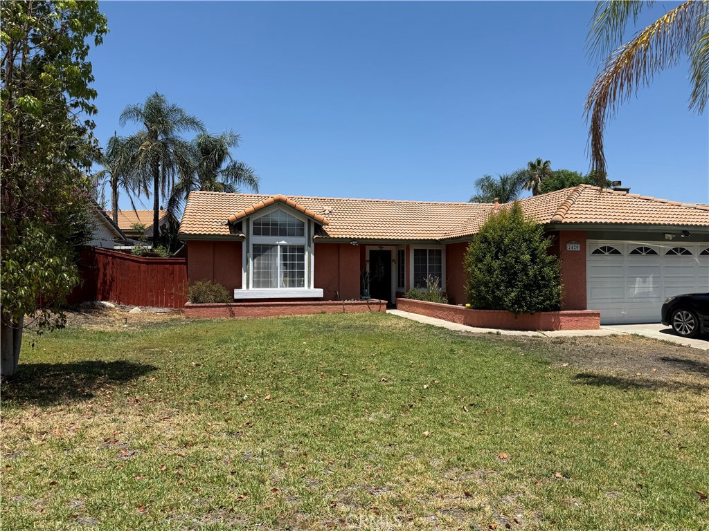 2420 W Sunrise Drive Property Photo 1