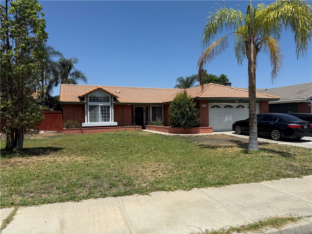 2420 W Sunrise Drive Property Photo 2