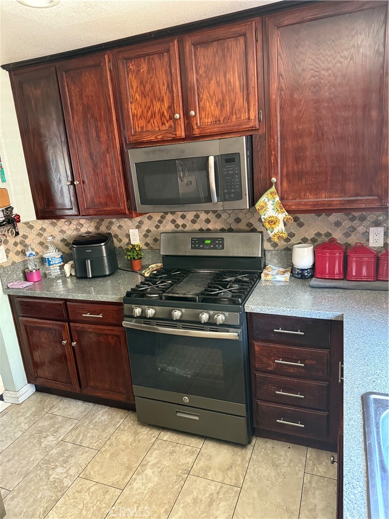 2420 W Sunrise Drive Property Photo 6