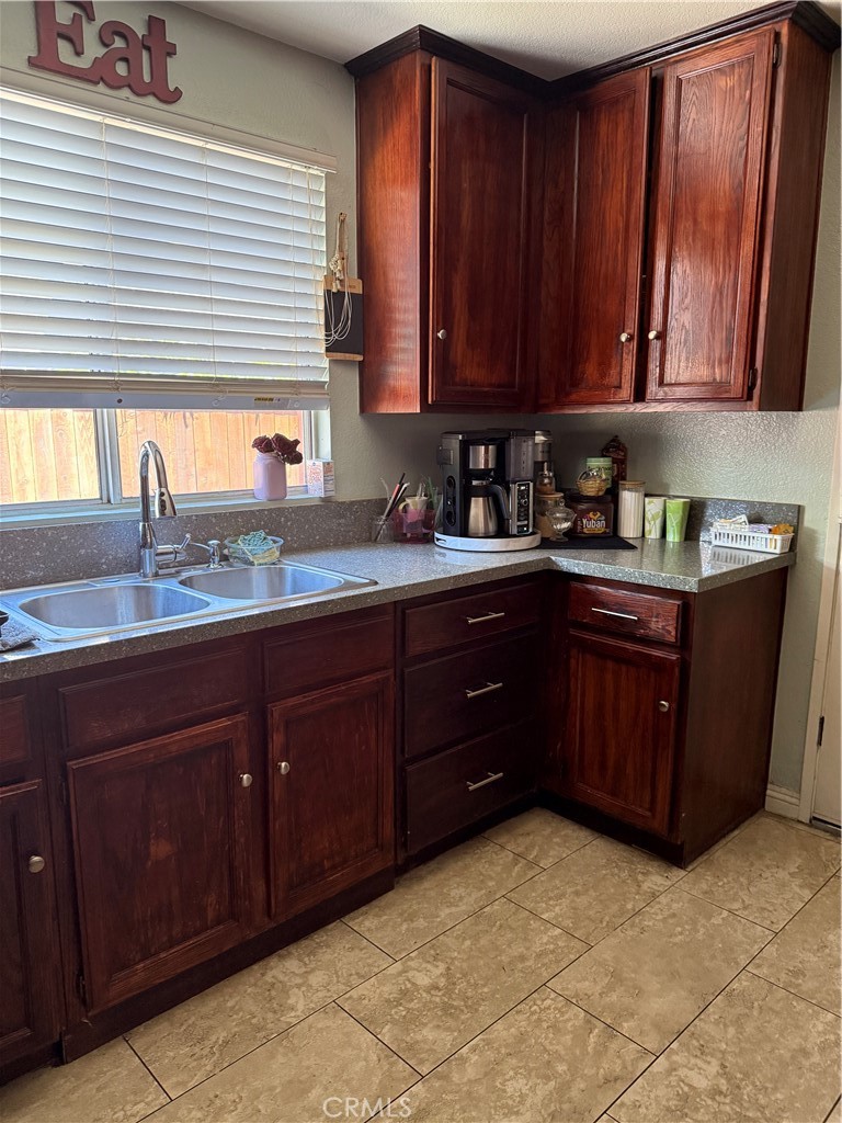 2420 W Sunrise Drive Property Photo 10