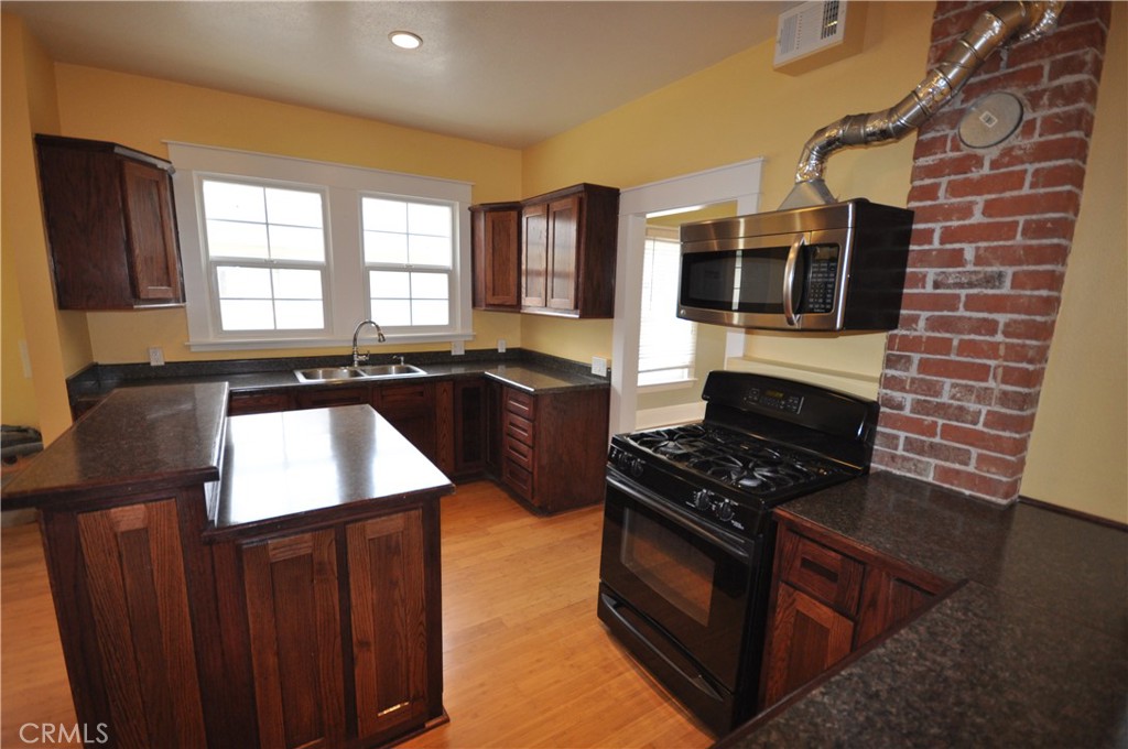 403 N Campus Property Photo 11