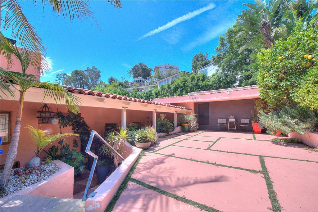 1641 N Crescent Heights Property Photo 8
