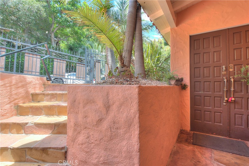 1641 N Crescent Heights Property Photo 10
