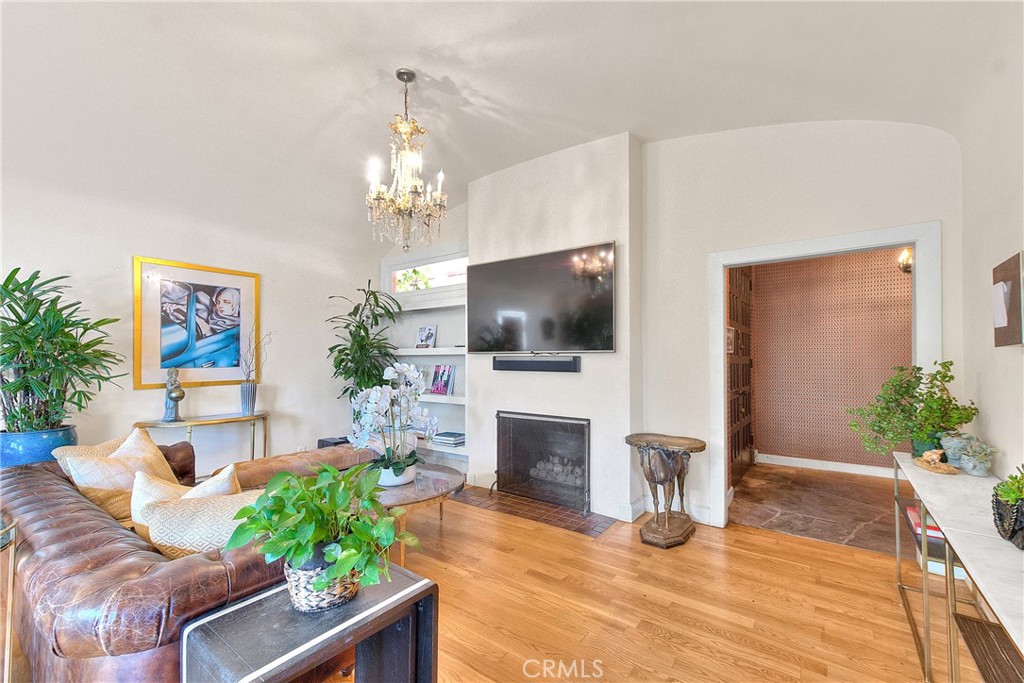 1641 N Crescent Heights Property Photo 13