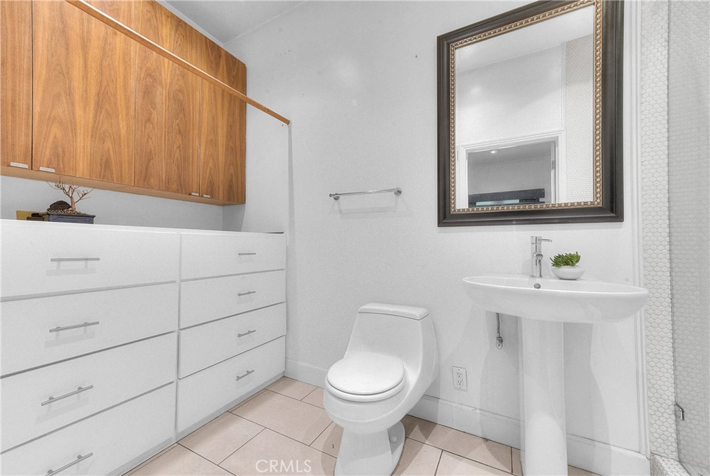 1641 N Crescent Heights Property Photo 39