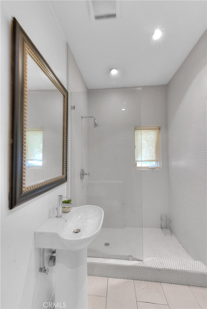 1641 N Crescent Heights Property Photo 40