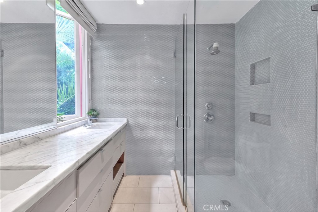 1641 N Crescent Heights Property Photo 44
