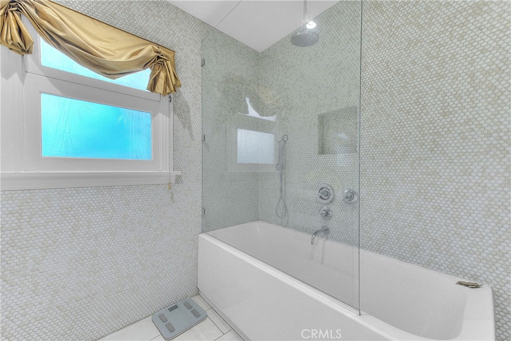 1641 N Crescent Heights Property Photo 47