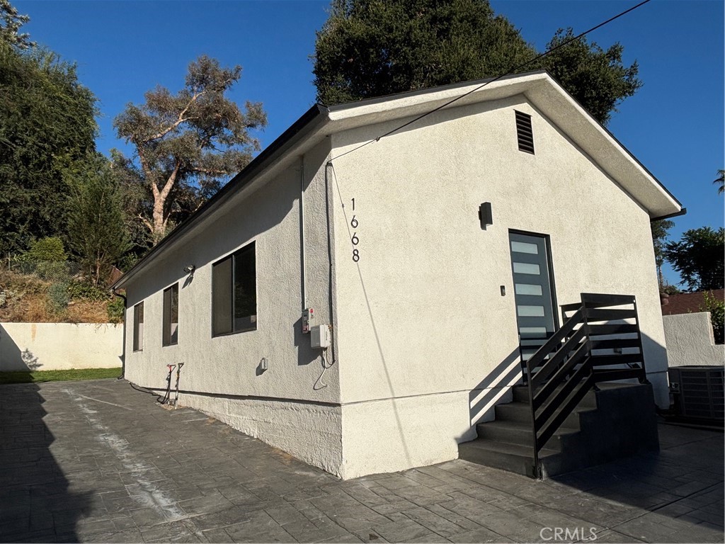 1668 Glen Avenue Property Photo 2