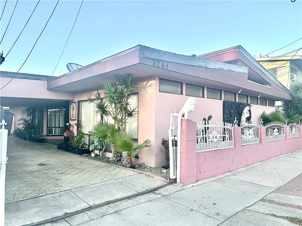 3241 Santa Ana Property Photo 1