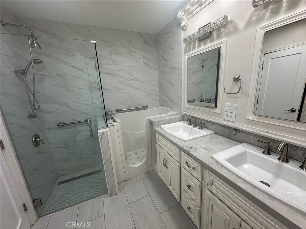 3241 Santa Ana Property Photo 9