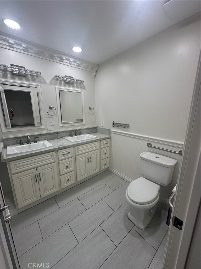 3241 Santa Ana Property Photo 10