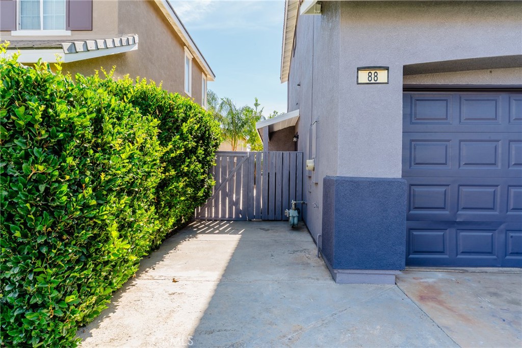 88 Ivory Property Photo 23
