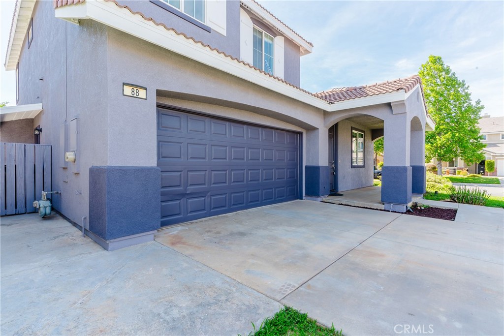 88 Ivory Property Photo 24