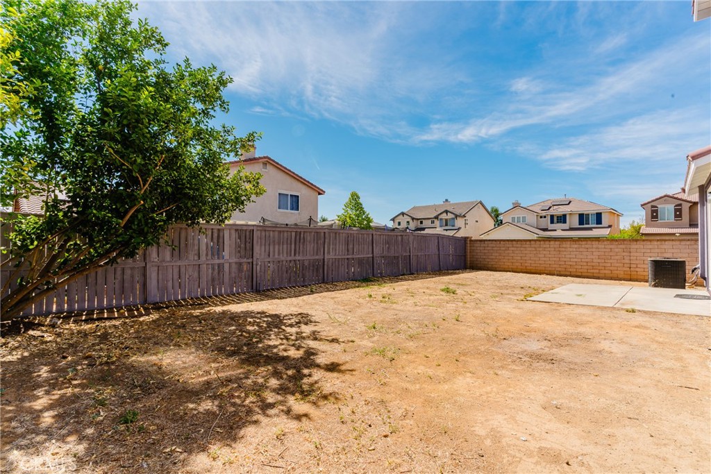 88 Ivory Property Photo 28