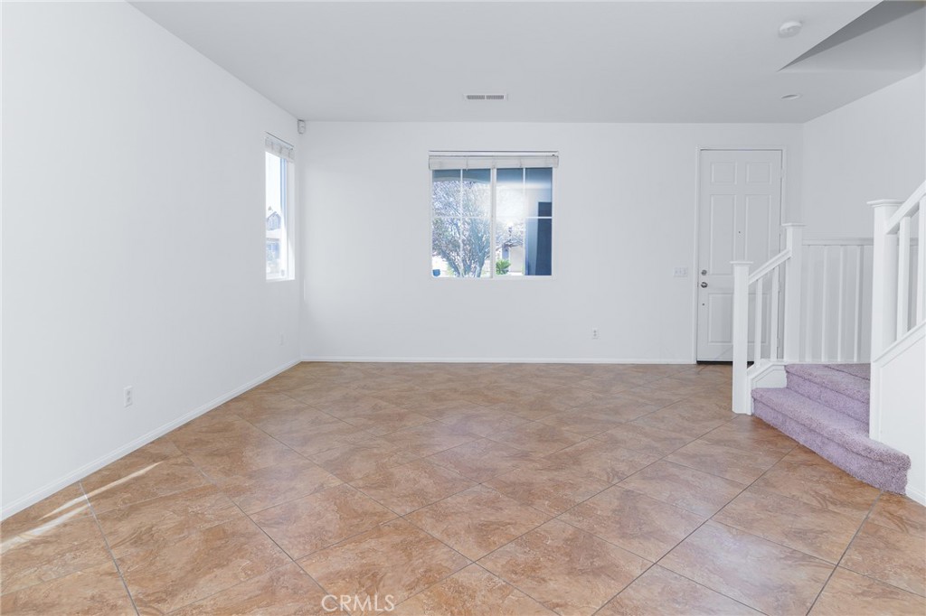 88 Ivory Property Photo 33