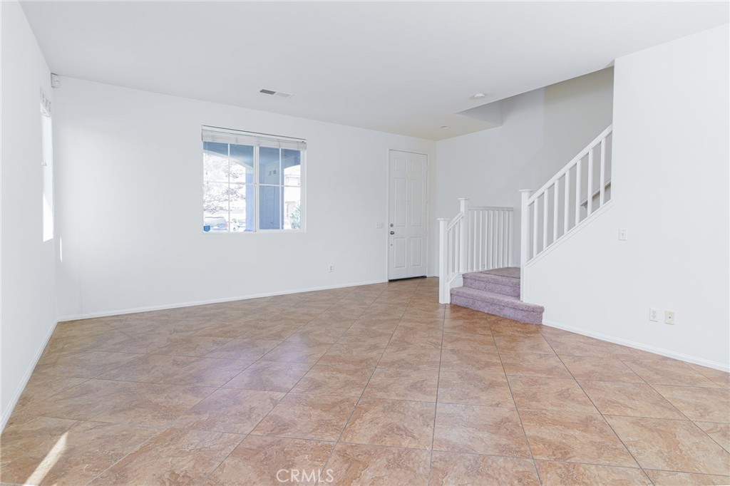 88 Ivory Property Photo 34